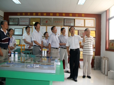 2012.7.28日山東天意兩項科技成果鑒定順利通過，北京領(lǐng)導(dǎo)專家，到我公司參觀指導(dǎo)